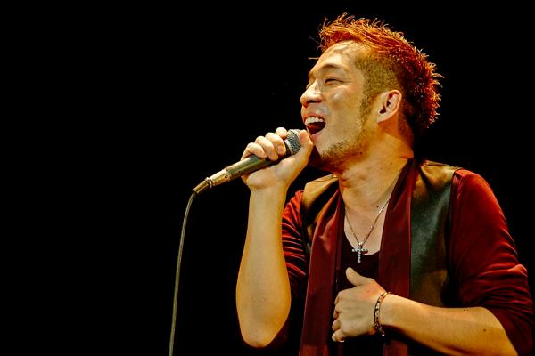 2ページ目)清木場俊介、10周年ライブで見せた“唄い屋”の底力 ソロ